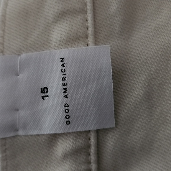 Good American 90s Women's Size 15 Shorts With Frayed Cuff NWT - Picture 6 of 7